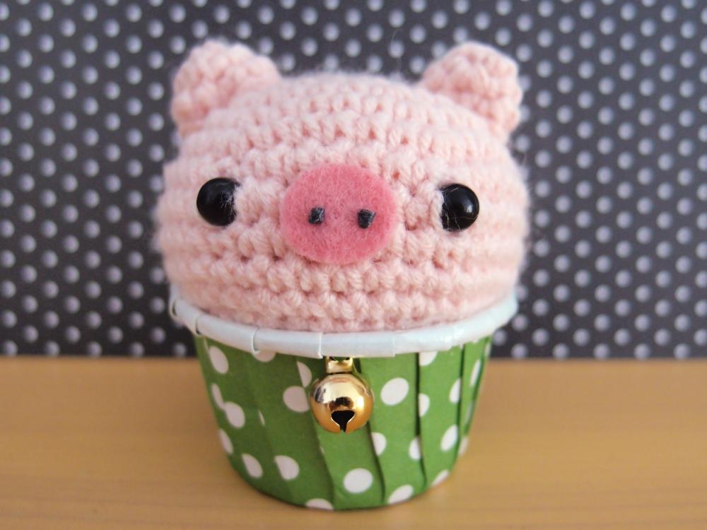 Piggy Cupcake Magnet - adorable pig shaped amigurumi cupcake